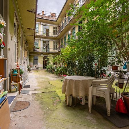 Apartamento Cosy Flat With Balcony Budapest Exterior foto