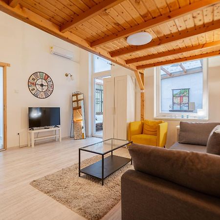 Apartamento Cosy Flat With Balcony Budapest Exterior foto