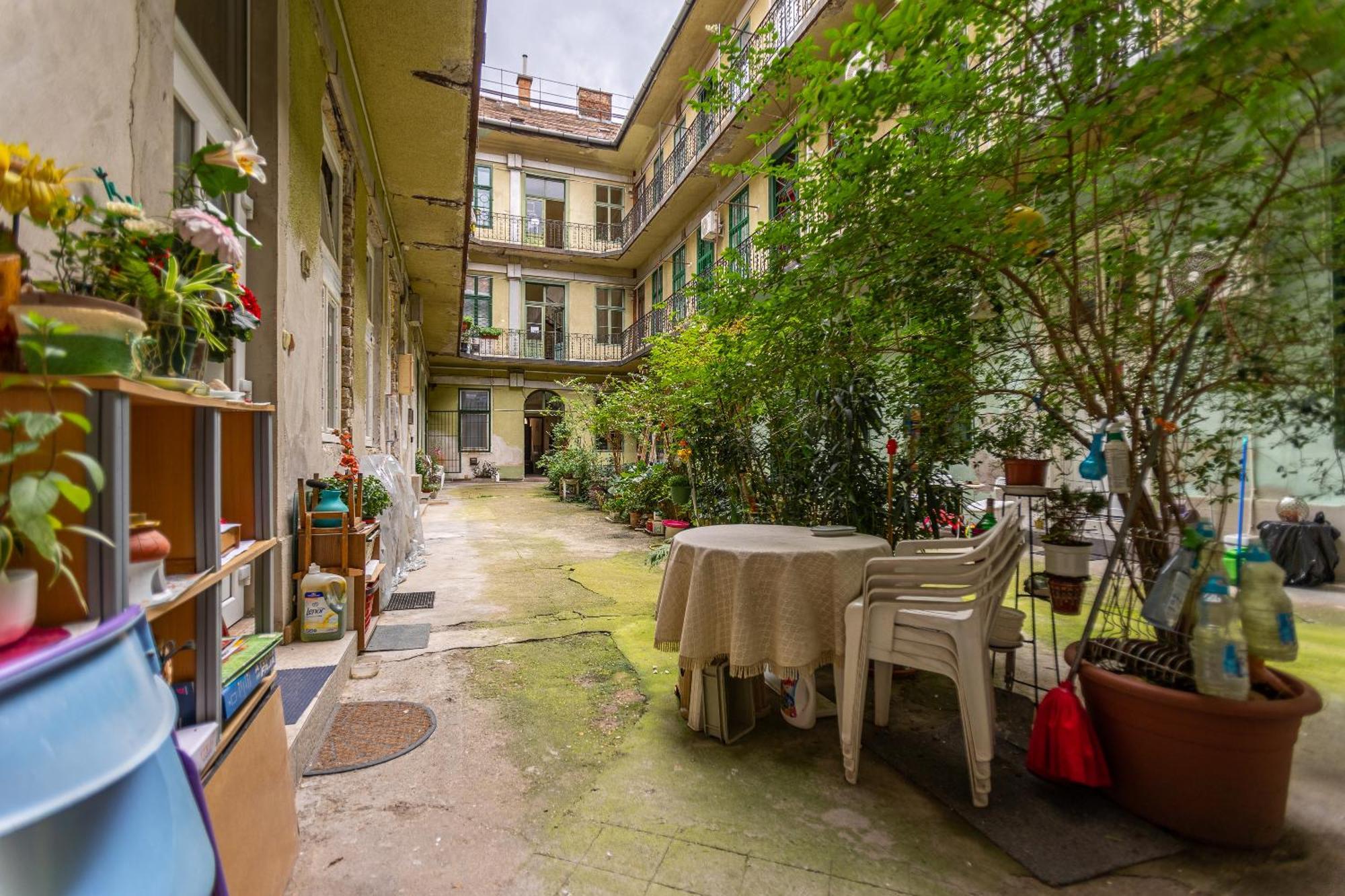 Apartamento Cosy Flat With Balcony Budapest Exterior foto